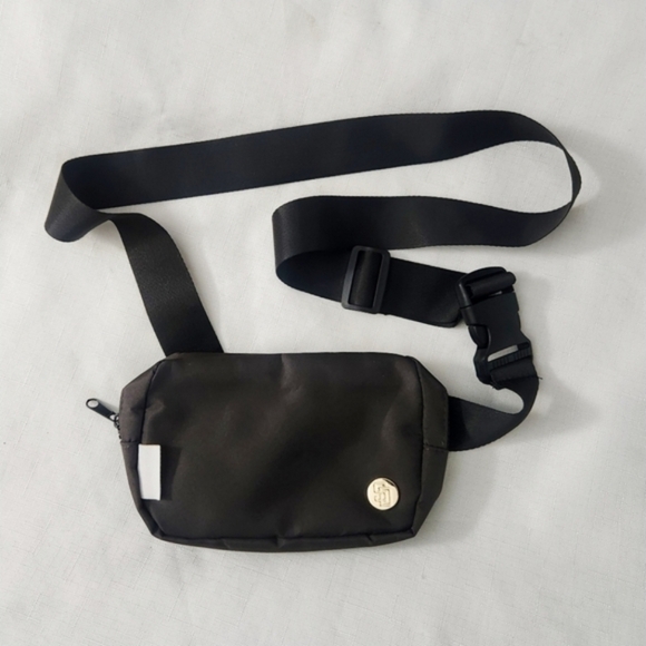 San Diego Padres Belt Bag Fanny Pack SGA 2023 Crossbody Unisex SD Rare Giveaway - Picture 1 of 7